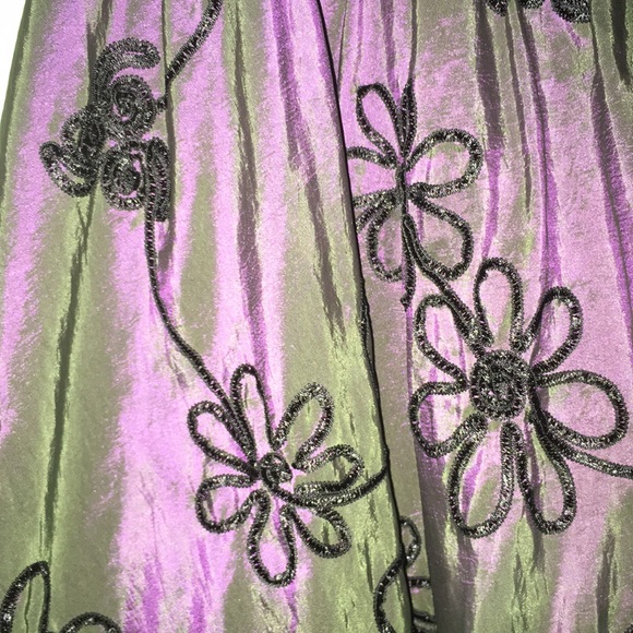 Beautiful black and purple formal dress - Picture 2 of 7